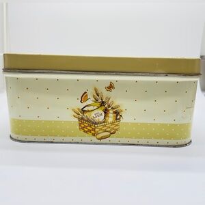 Vintage Yellow and Cream Beige, Gold, & Brown Metal Bread Box Wheat Motif‎